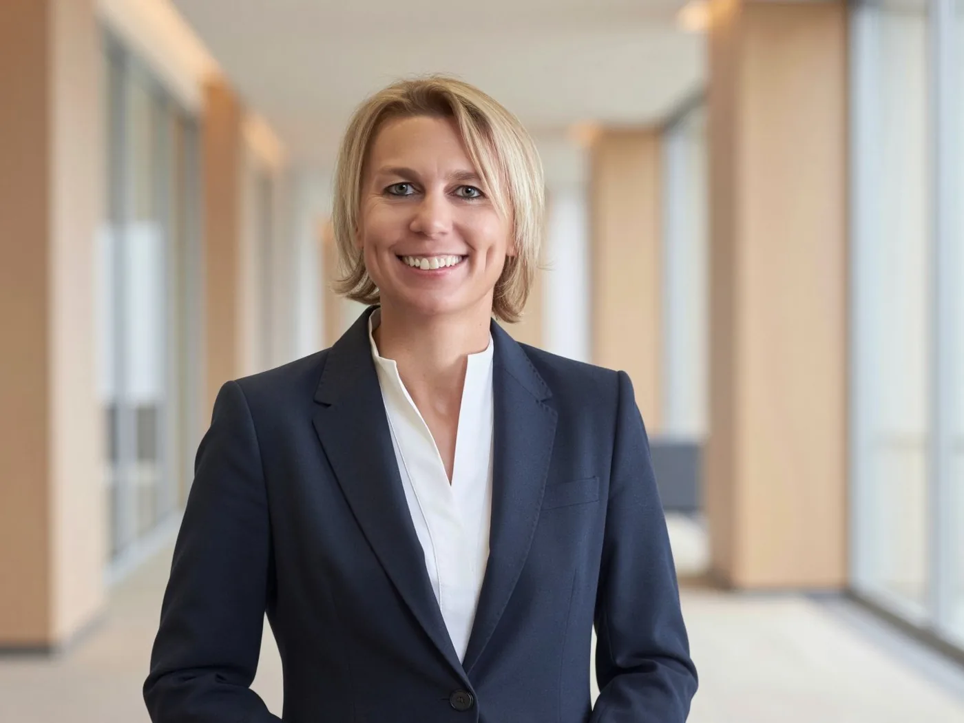Jule Kilgus im Gespräch mit einer Führungskraft
